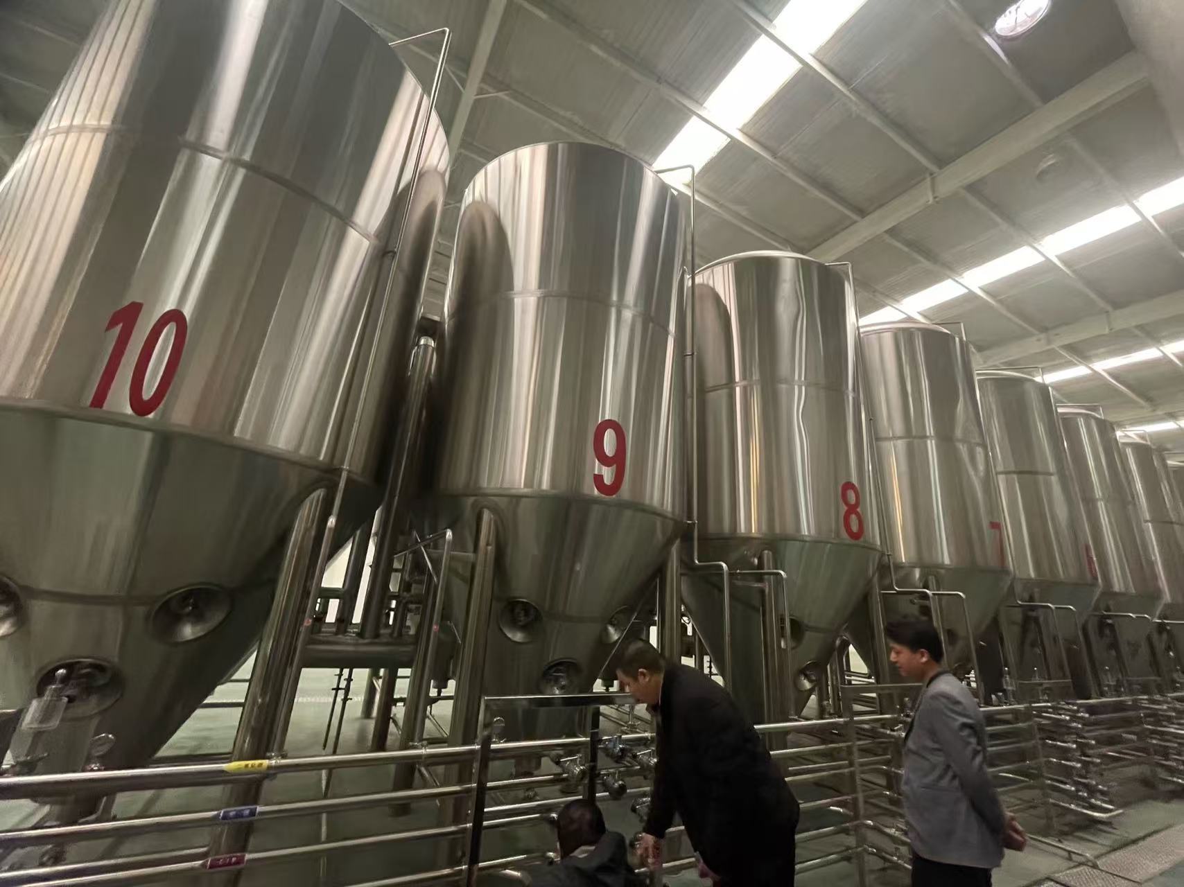 青河精酿啤酒设备厂—平面布置、设备设计、制造、调试、培训等一条龙服务